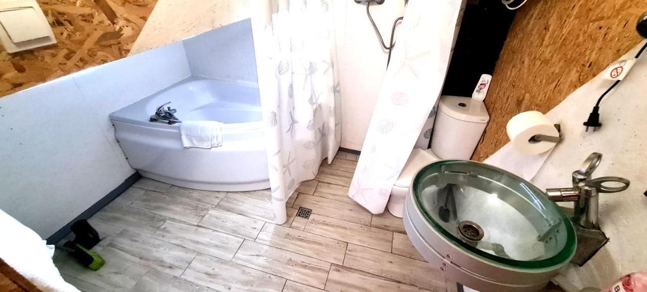 Sub Hel. Budzetowe Pokoje W Domu Z Basenem. Wokol Domu Tylko Natura. Balkon Zbyteczny. מראה חיצוני תמונה